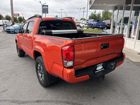Used 2017 Toyota Tacoma TRD Sport w/ Tow Package AWD/4WD image 4