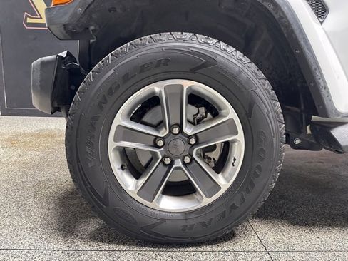 Used 2019 Jeep Wrangler Unlimited Sahara image 3