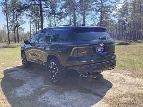 New 2026 Chevrolet Traverse High Country w/ LPO, Floor Liner Package AWD/4WD image 2