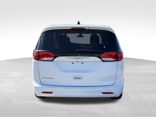 Used 2022 Chrysler Voyager LX FWD image 4