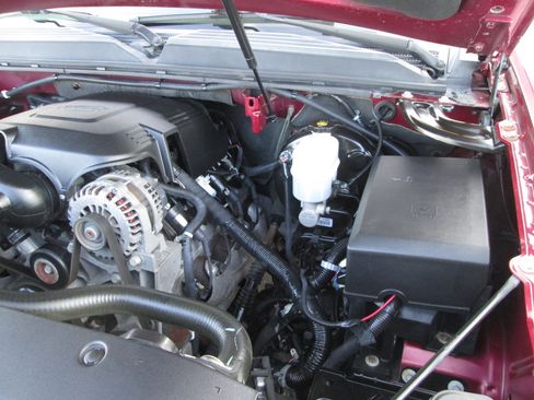 Used 2010 Chevrolet Suburban LTZ image 38