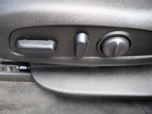 Used 2019 Buick Enclave Essence FWD image 28