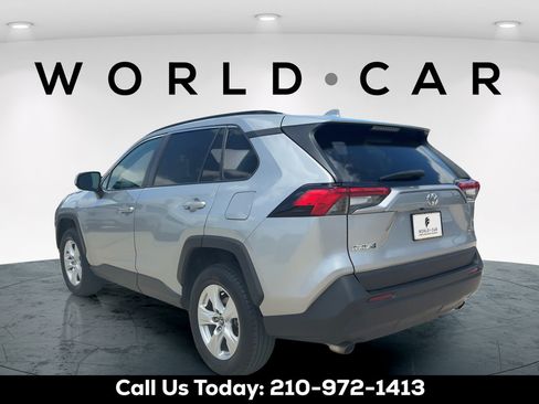 Used 2021 Toyota RAV4 XLE FWD image 9