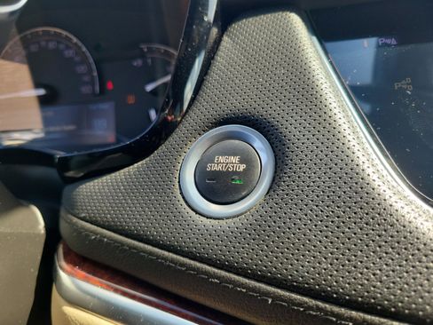 Used 2019 Cadillac XT5 Luxury FWD image 17