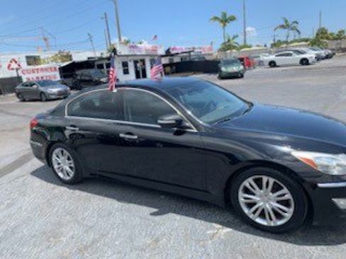Used 2013 Hyundai Genesis 3.8 w/ Premium Pkg image 4