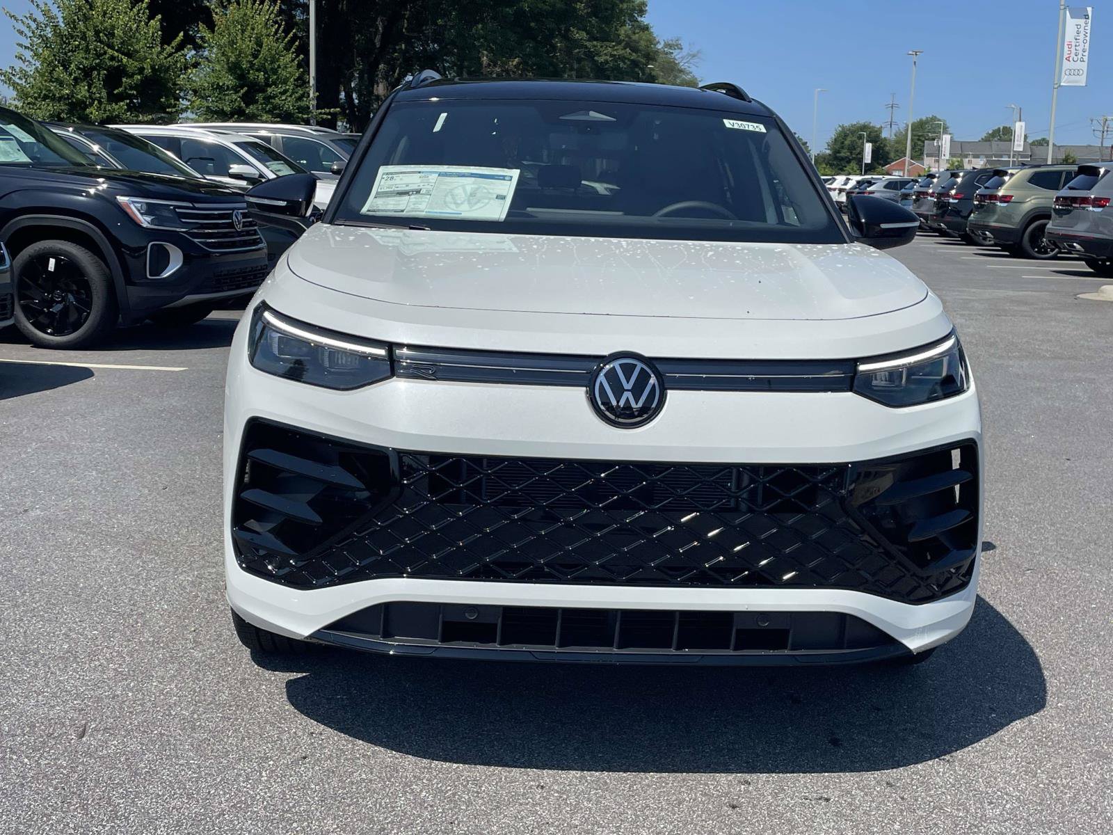 New 2026 Volkswagen Tiguan SE R-Line FWD image 2