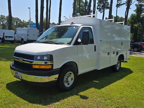 New 2025 Chevrolet Express 3500 w/ Power Convenience Package RWD image 7