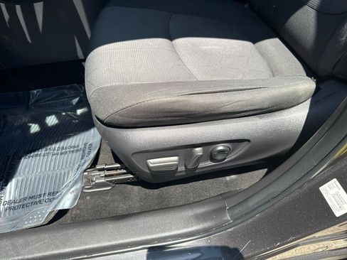 Used 2019 Toyota RAV4 XLE w/ Convenience Package FWD image 13