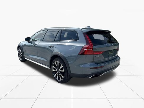 Used 2022 Volvo V60 T5 Cross Country w/ Lounge Package AWD/4WD image 6