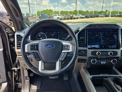 Used 2022 Ford F250 Lariat w/ Lariat Ultimate Package AWD/4WD image 39