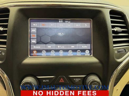 Used 2021 Jeep Grand Cherokee Laredo AWD/4WD image 22