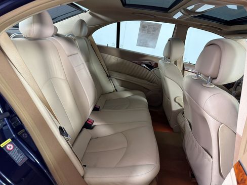 Used 2009 Mercedes-Benz E 350 4MATIC Sedan image 29