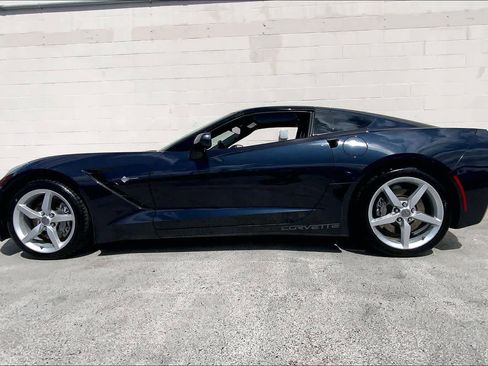 Used 2015 Chevrolet Corvette Stingray Coupe RWD image 3
