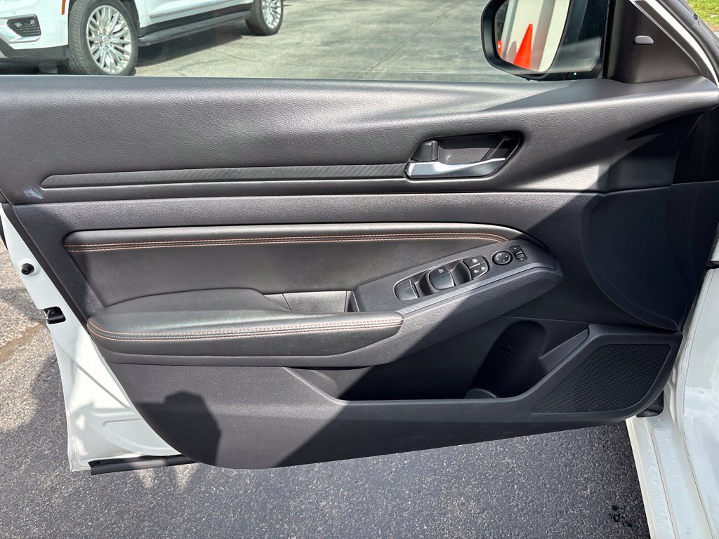 Used 2019 Nissan Altima 2.5 SR FWD image 18