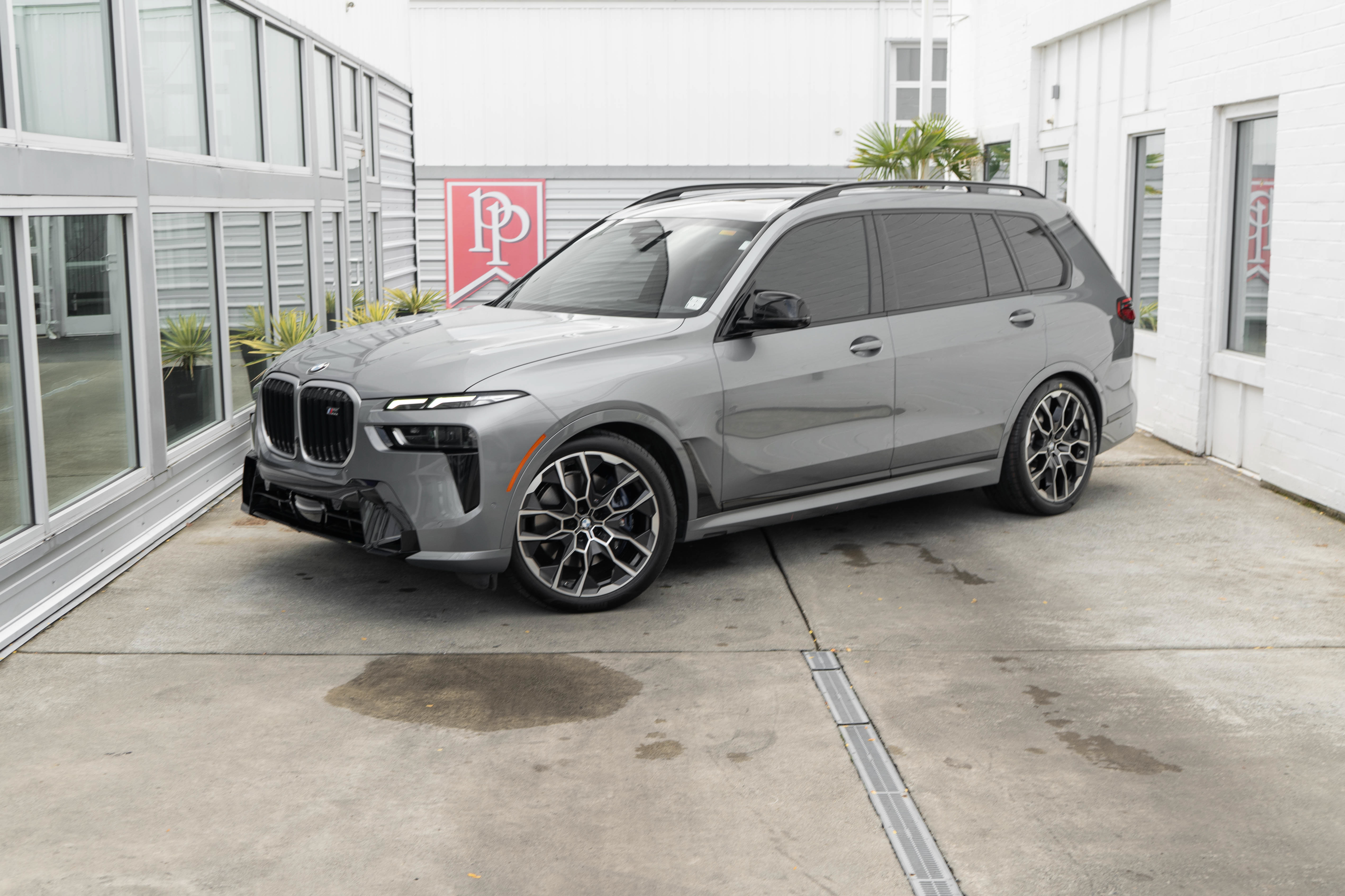 Used 2023 BMW X7 M60i AWD/4WD image 2