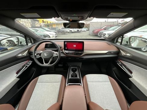 Used 2023 Volkswagen ID.4 Pro image 16