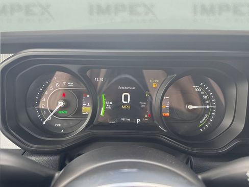 Used 2025 Jeep Wrangler Unlimited Sahara w/ Safety Group AWD/4WD image 23
