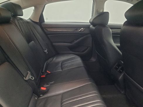 Used 2018 Honda Accord Touring image 19