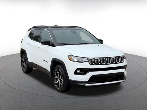 Used 2025 Jeep Compass Limited AWD/4WD image 3
