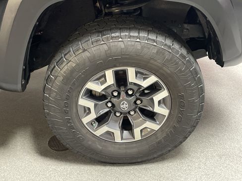 Used 2020 Toyota Tacoma TRD Off-Road image 13