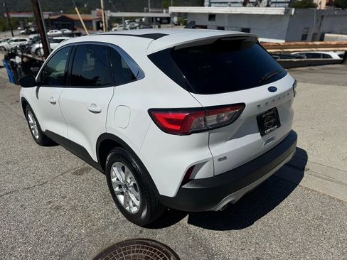 Used 2022 Ford Escape SE FWD image 4