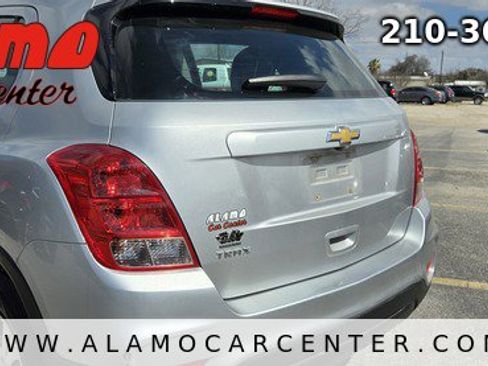 Used 2018 Chevrolet Trax LS image 11