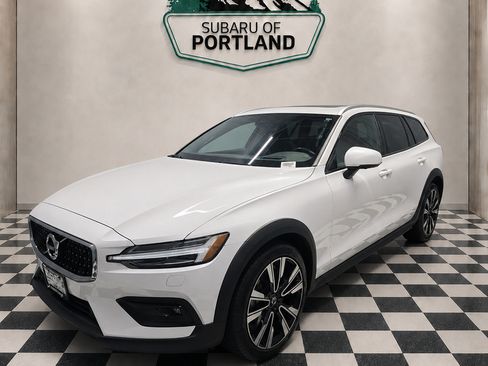 Used 2022 Volvo V60 T5 Cross Country w/ Advanced Package AWD/4WD image 1