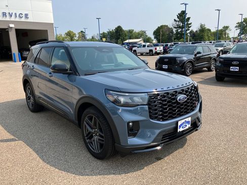 Used 2025 Ford Explorer ST AWD/4WD image 4