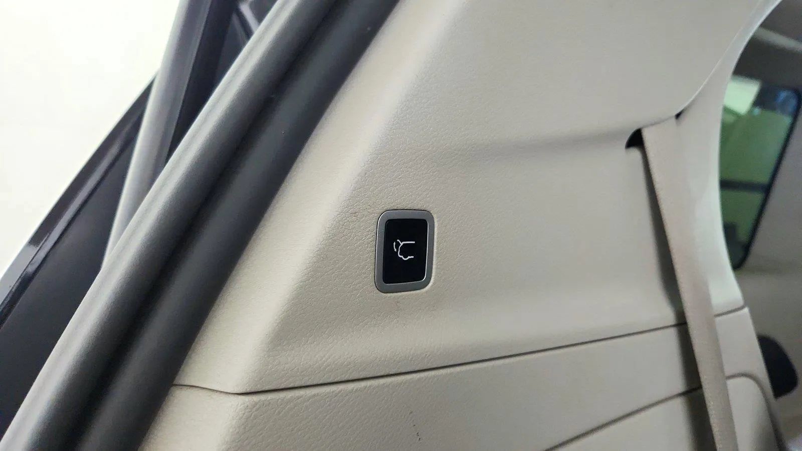 Used 2023 Chrysler Pacifica Touring-L FWD image 28