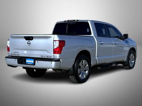 Used 2018 Nissan Titan SV w/ SV Convenience Package image 5