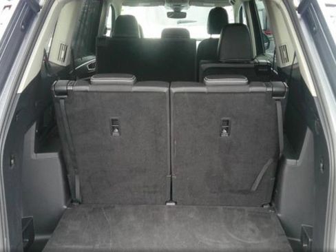 Used 2025 Volkswagen Atlas SE AWD/4WD image 8