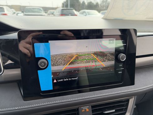 New 2026 Volkswagen Taos SE image 25