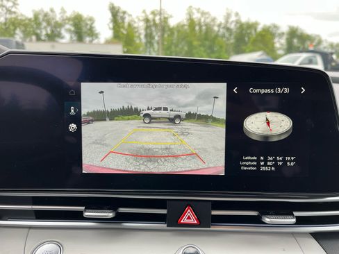 Used 2025 Hyundai Elantra Limited FWD image 17