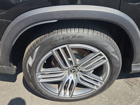 Used 2025 Mercedes-Benz GLS 450 4MATIC image 9
