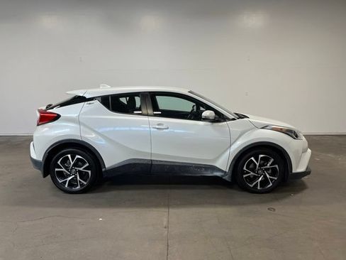 Used 2018 Toyota C-HR XLE FWD image 2