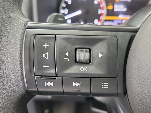 Used 2024 Nissan Rogue SV FWD image 23