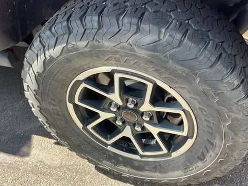 Used 2025 Jeep Wrangler Unlimited Rubicon AWD/4WD image 4