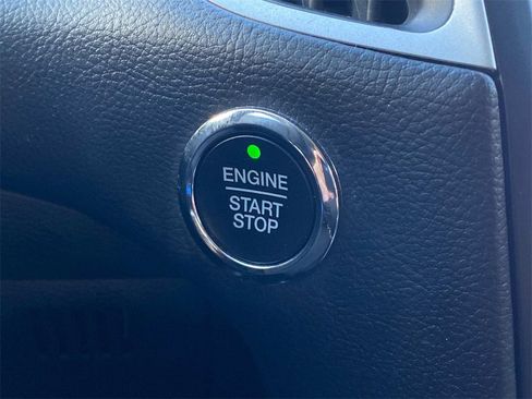 Used 2023 Ford Edge SE image 30