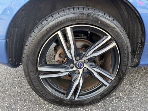 Used 2017 Volvo XC60 T6 R-Design w/ Climate Package image 12