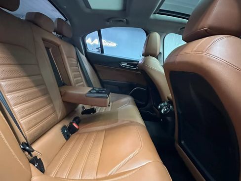 Used 2018 Alfa Romeo Giulia Ti Sport w/ Quick Order Package 22U Sport RWD image 35