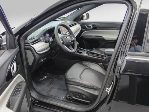 Used 2024 Jeep Compass Limited w/ Sun and Sound Group AWD/4WD image 13