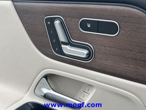 Used 2023 Mercedes-Benz GLB 250 image 19