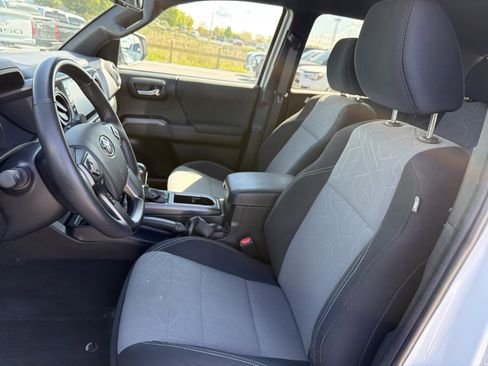 Used 2023 Toyota Tacoma TRD Off-Road AWD/4WD image 12