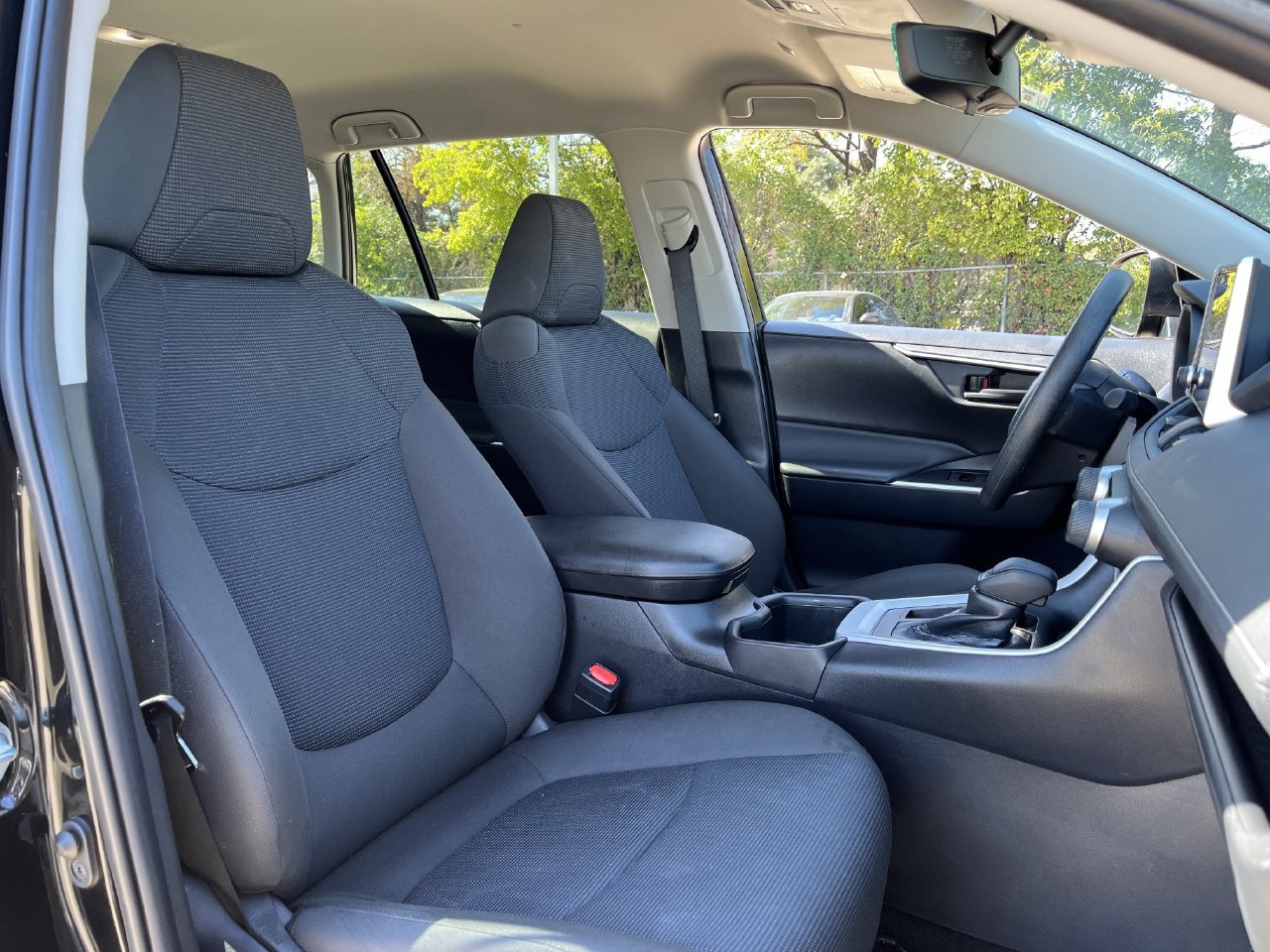 Used 2024 Toyota RAV4 LE FWD image 25