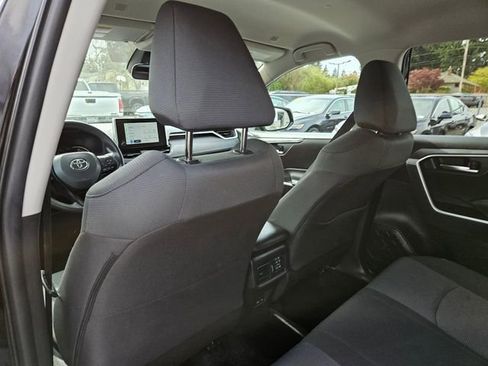 Used 2025 Toyota RAV4 XLE AWD/4WD image 23
