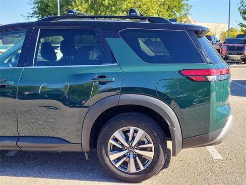 Certified 2024 Nissan Pathfinder SL image 6