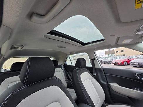 New 2025 Hyundai Venue SEL image 13