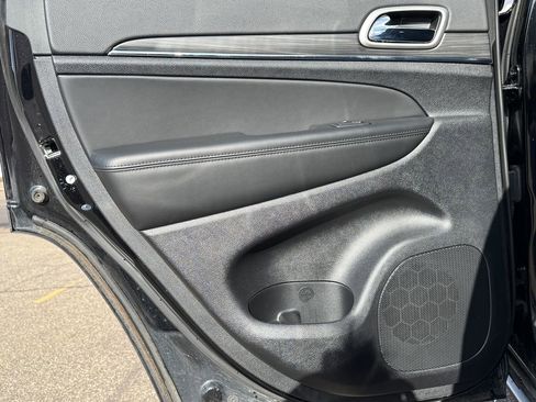 Used 2022 Jeep Grand Cherokee Limited image 35