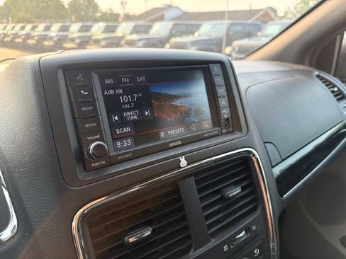 Used 2018 Dodge Grand Caravan SXT FWD image 13