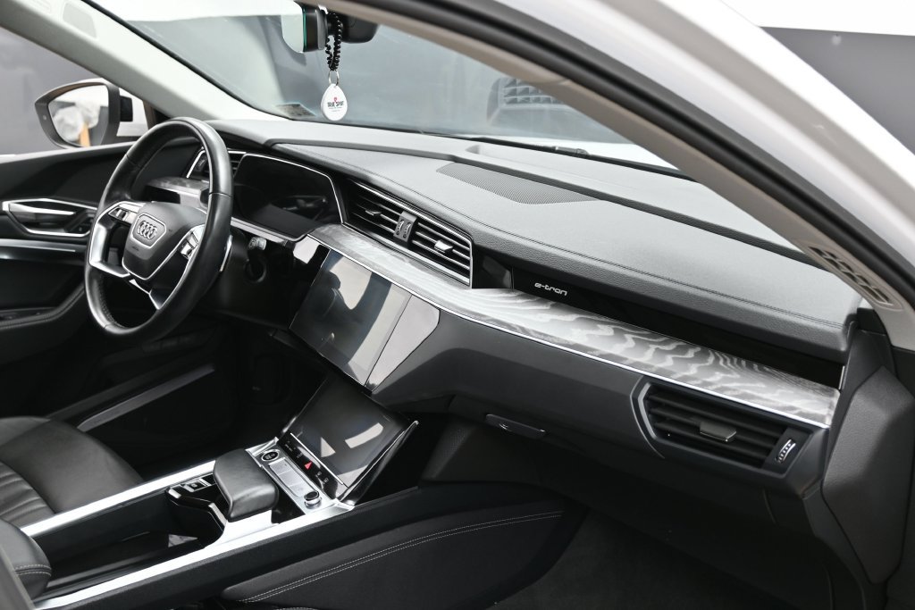 Used 2024 Audi Q8 e-tron Premium Plus w/ Premium Plus Package AWD/4WD image 35